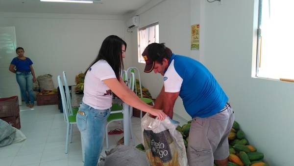 Prefeitura distribui alimentos atraves de programa social