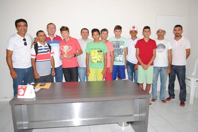 Campeões da Copa Oeste de Futsal são recepcionados pelo Vice-Prefeito