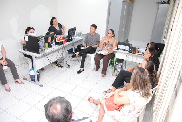 Equipe da Assistência Social se reúne e define a 7ª Conferência de Assistência Social em Caraúbas