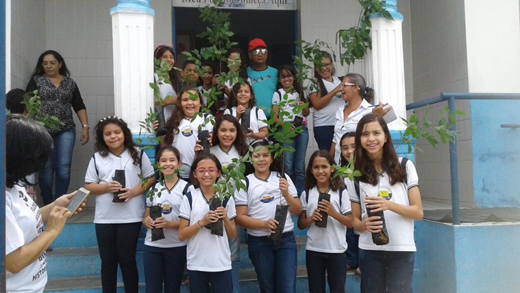 Alunos do município de Caraúbas participam de momentos de interação e conscientização sobre questões ambientais nas escolas.