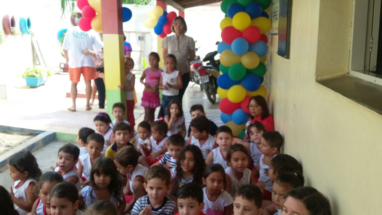 Volta às aulas tem contação de histórias para as crianças do Centro Infantil Maria Madalena