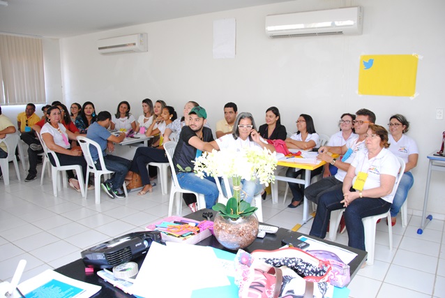 Equipe administrativa da rede municipal de ensino participa de curso de formação sobre Programa Inova Escola em Caraúbas