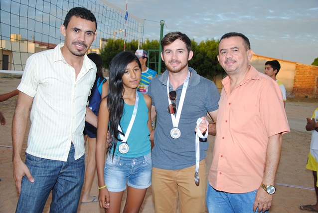 Finais dos “Jogos Escolares do Município de Caraúbas” estão acontecendo com entregas de troféus e medalhas