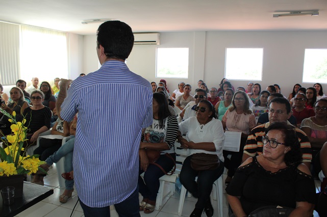 Prefeitura de Caraúbas realiza segundo encontro intersetorial sobre o Programa Bolsa Família
