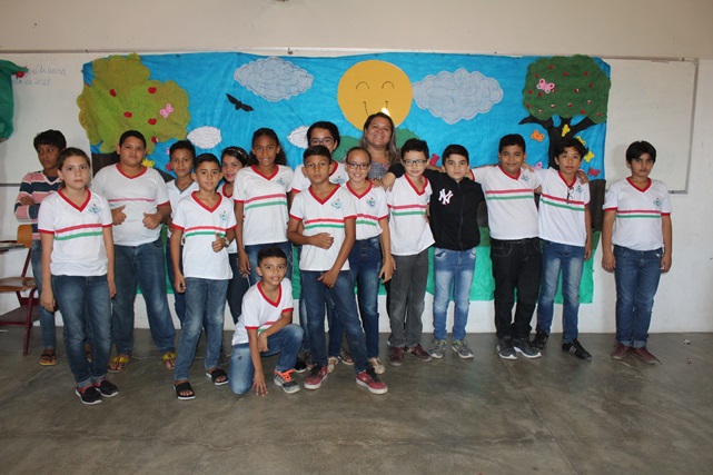 Alunos da escola Josué de Oliveira expõe atividades trabalhadas no projeto folclore