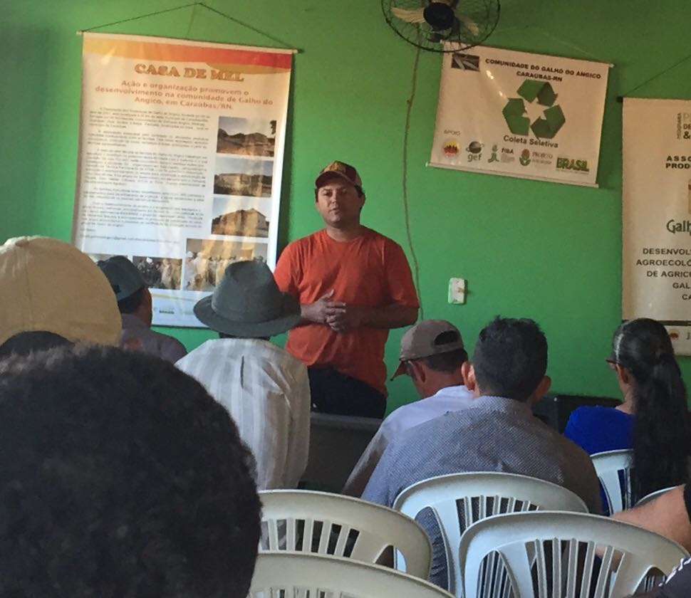 Secretaria de Políticas do Campo incentiva moradores de Galho do Angico a revitalizar projeto da Cajucultura
