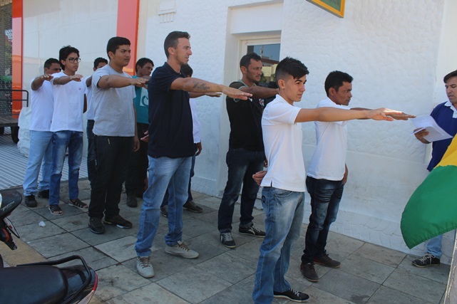 Secretaria da Junta Militar entrega Certificados de Dispensa à 11 jovens de Caraúbas