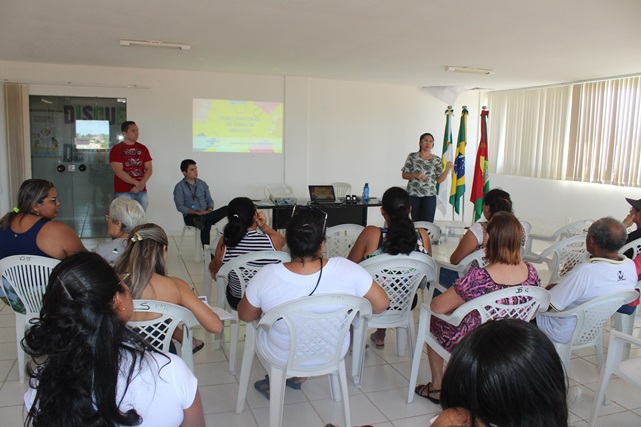 Prefeitura de Caraúbas e Sebrae promovem oficina para expositores da Feira da Lua Prefeitura de Caraúbas e Sebrae promovem oficina para expositores da Feira da Lua