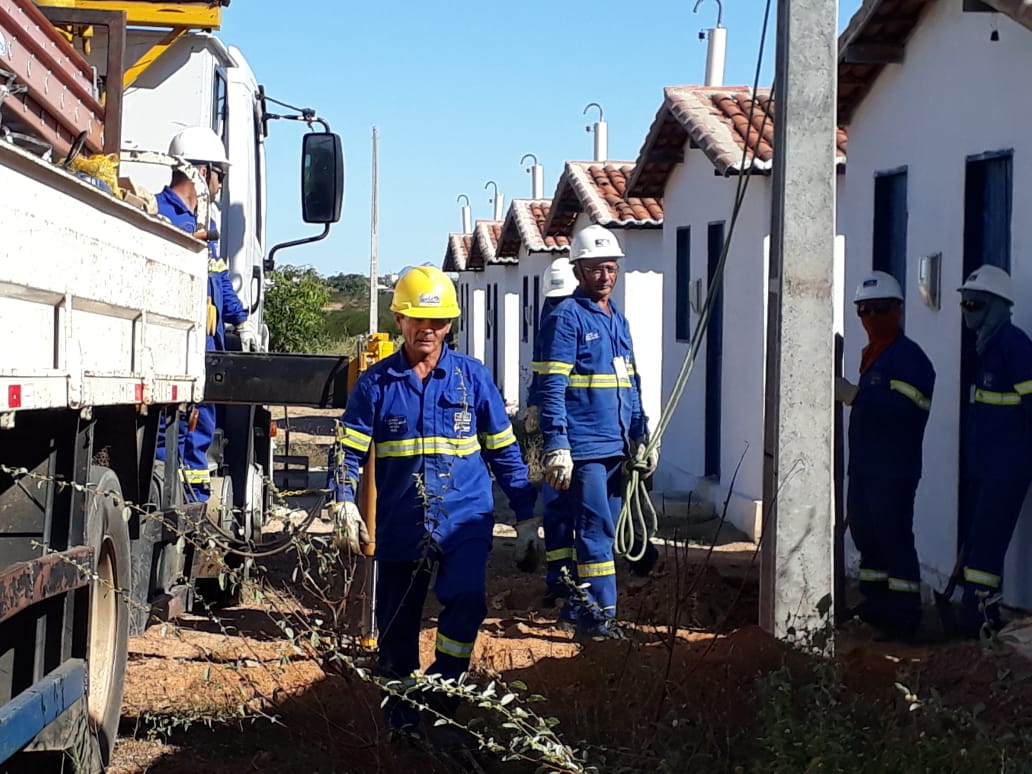 Prefeitura de Caraúbas inicia eletrificação do conjunto Josenildo Amorim e da avenida Jório Fernandes
