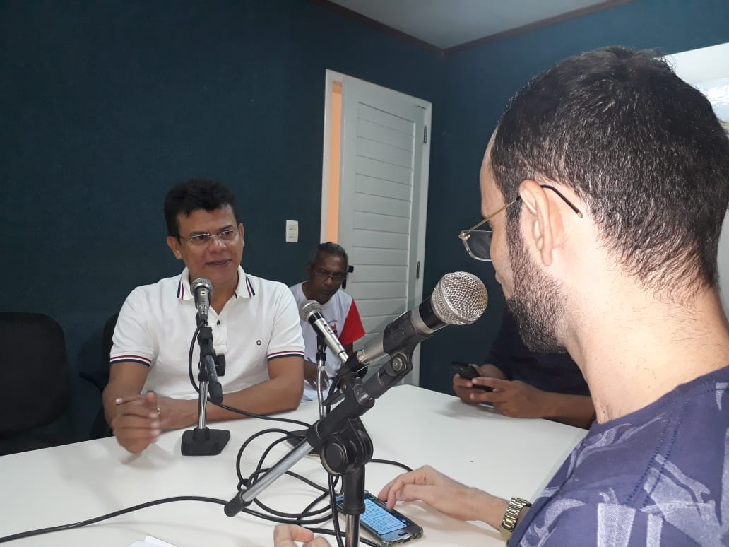 Em entrevista a Rádio Centenário prefeito Juninho Alves presta contas de suas ações ao povo caraubense