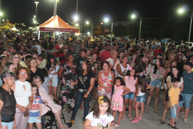 Prefeitura de Caraúbas realiza a 7ª edição da Feira da Lua com sucesso de renda e público