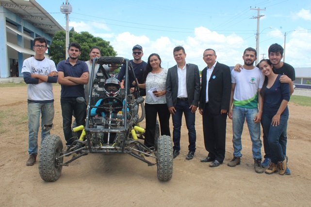 Prefeito Juninho Alves se reúne com estudantes de Engenharia Mecânica da Ufersa e garante apoio ao projeto “Caraubaja”