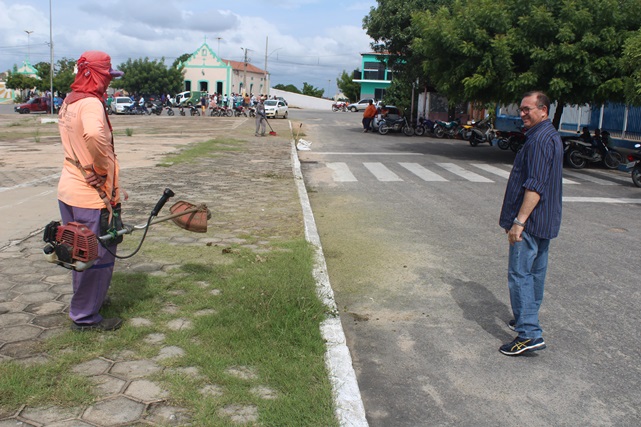Prefeitura intensifica mutirão de limpeza para amenizar efeito das chuvas em Caraúbas