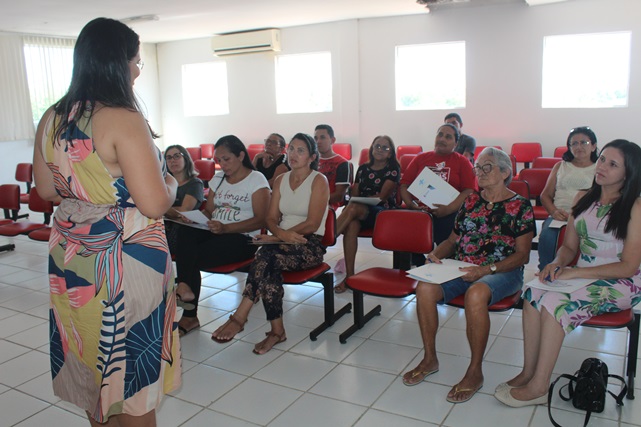 Empreendedores da Feira da Lua participam de capacitação em técnicas de vendas em Caraúbas
