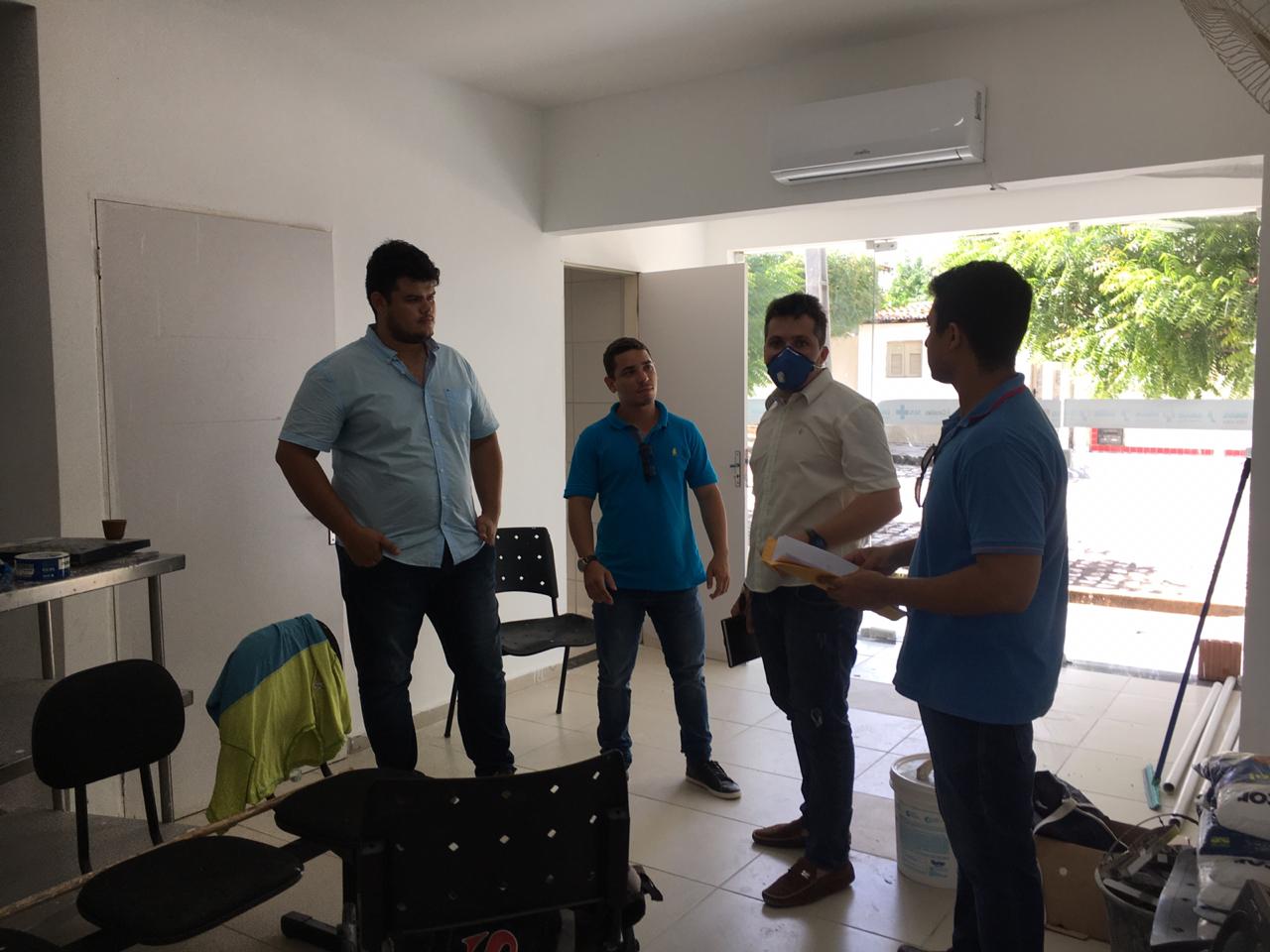 Secretário de Saúde Kaisser Herinque visita obras da UBS do bairro Leandro Bezerra em Caraúbas