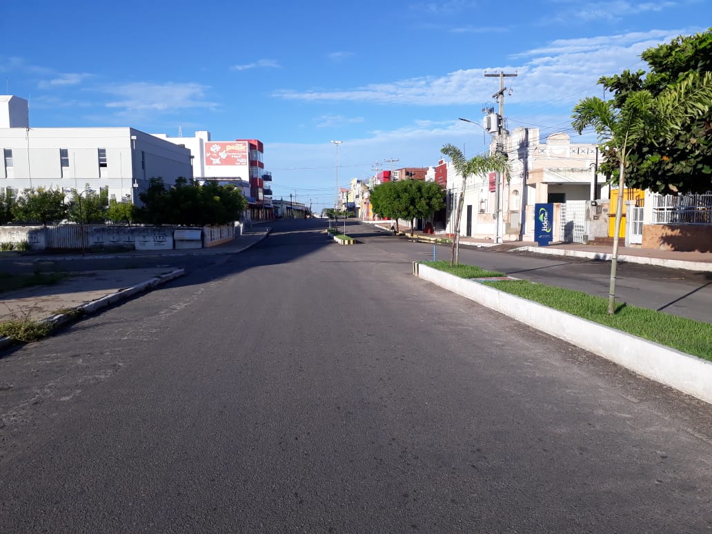 População atende chamado de isolamento social e ruas ficam desertas no primeiro dia de Lockdown em Caraúbas