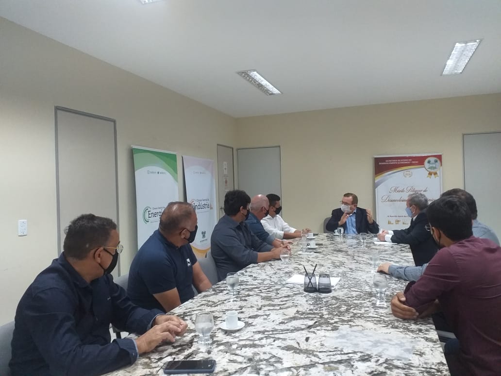 Prefeito Juninho Alves se reúne com secretário de Desenvolvimento Econômico do RN para viabilizar Distrito Empresarial para Caraúbas