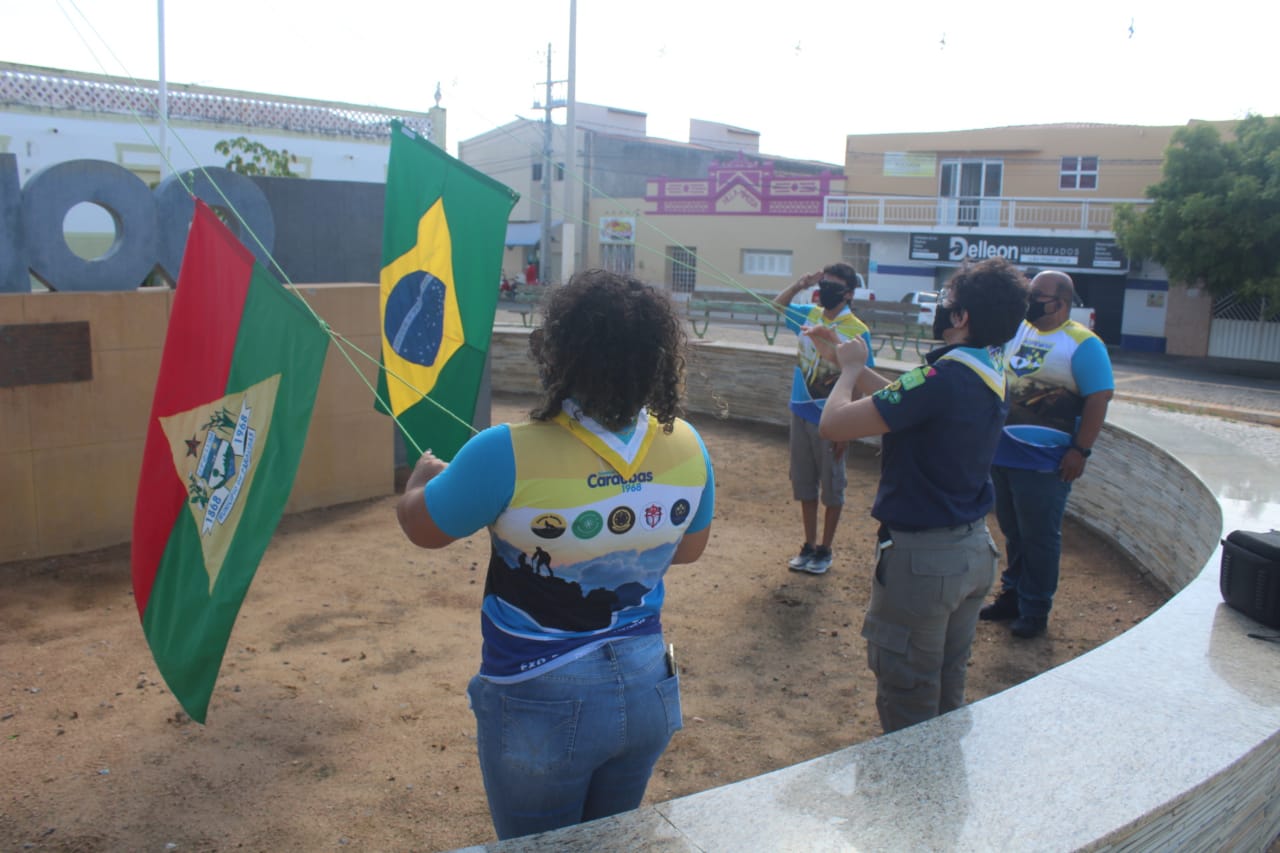 Hasteamento das bandeiras e lançamento de vídeo marcam abertura das comemorações de 153 anos de Caraúbas