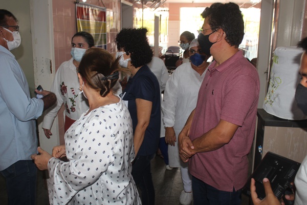 Gestão municipal se reúne com equipe da Sesap para viabilizar ações de combate a pandemia em Caraúbas