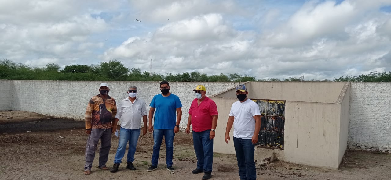 Prefeitura de Caraúbas projeta reforma em sistema hidráulico de escoamento no abatedouro público