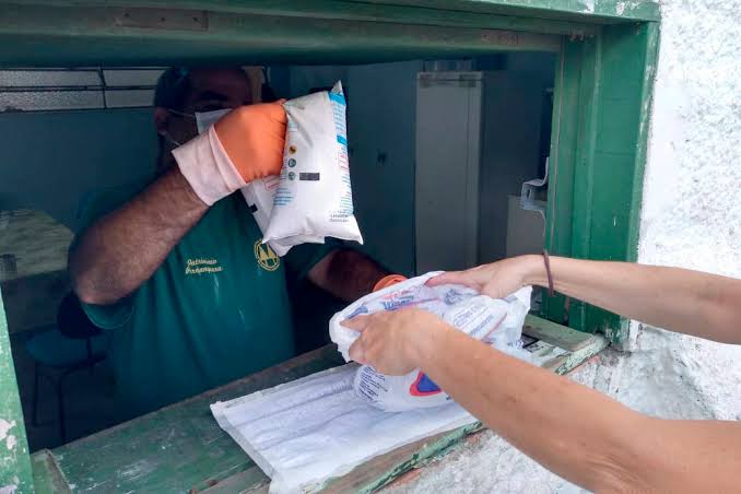 Beneficiários do Programa do Leite em Caraúbas só poderão receber seus produtos mediante uso de máscara de proteção contra Covid-19