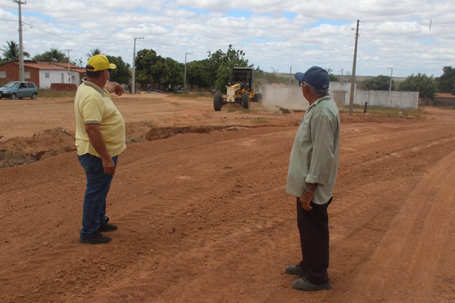 Prefeitura de Caraúbas realiza serviços de melhorias nas estradas da comunidade de Cachoeira