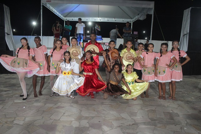 Arraiá da Cumadre Leônia comemora festas juninas com homenagens e muita animação em Caraúbas