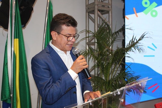 Prefeito Juninho Alves anuncia reajuste integral de 14,95% do Piso Nacional do Magistério para profissionais da Educação de Caraúbas