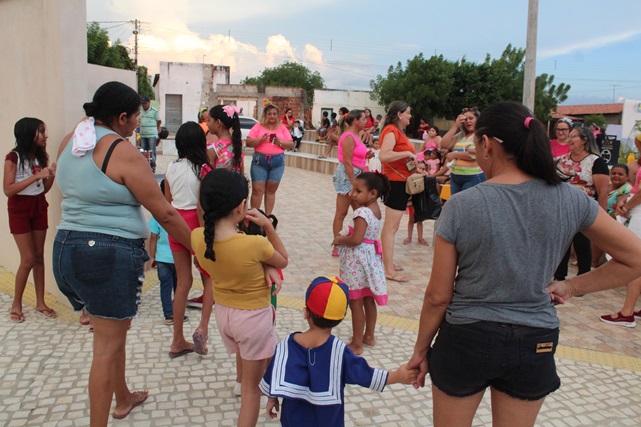 Alunos da rede Municipal de Ensino de Caraúbas são recepcionados com muita alegria na volta às aulas