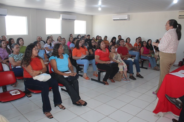 Secretaria de Educação apresenta projetos e ações que visam o desenvolvimento educacional em Caraúbas